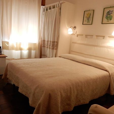 Bed & Breakfast Yin & Yang San Pantaleo Dış mekan fotoğraf