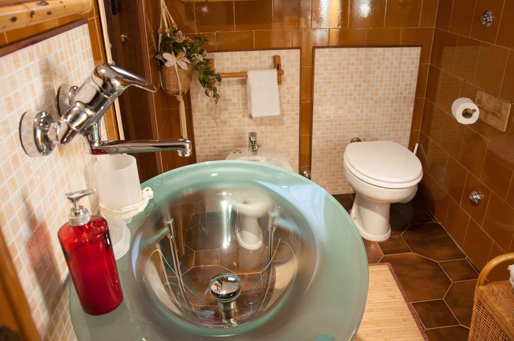 Bed & Breakfast Yin & Yang San Pantaleo Dış mekan fotoğraf