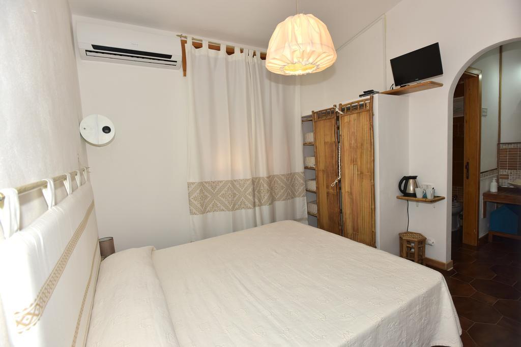 Bed & Breakfast Yin & Yang San Pantaleo Dış mekan fotoğraf