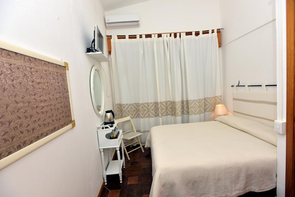 Bed & Breakfast Yin & Yang San Pantaleo Dış mekan fotoğraf